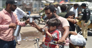 ৫২ ডিগ্রি তাপমাত্রায় পুড়ছে পাকিস্তান ৫২ ডিগ্রি তাপমাত্রায় পুড়ছে পাকিস্তান