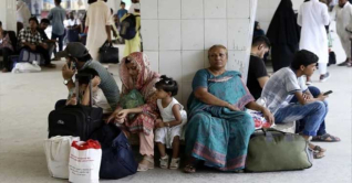 ঈদ করতে ঢাকা ছাড়ছেন ঘরমুখো মানুষ