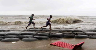 ঘূর্ণিঝড় রেমালের তাণ্ডবে ৭ জনের প্রাণহানী