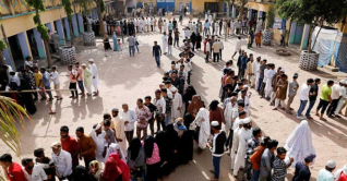 লোকসভা নির্বাচনের শেষ ধাপের ভোটগ্রহণ চলছে লোকসভা নির্বাচনের শেষ ধাপের ভোটগ্রহণ চলছে