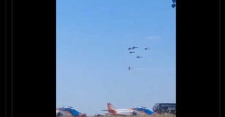 মাঝ আকাশে দুই বিমানের সংঘর্ষ, পাইলট নিহত মাঝ আকাশে দুই বিমানের সংঘর্ষ, পাইলট নিহত