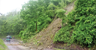 সিলেটে পাহাড়ধস, নিখোঁজ ৩ সিলেটে পাহাড়ধস, নিখোঁজ ৩