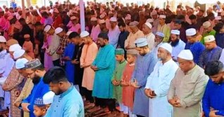 চাঁপাইনবাবগঞ্জের কয়েকটি গ্রামে ঈদ উদযাপন চাঁপাইনবাবগঞ্জের কয়েকটি গ্রামে ঈদ উদযাপন