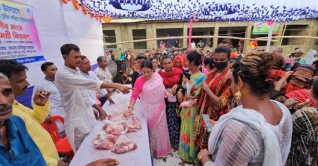 যৌনপল্লীর দুই হাজার নারী পেলেন কোরবানির মাংস যৌনপল্লীর দুই হাজার নারী পেলেন কোরবানির মাংস