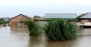 গাইবান্ধায় বন্যা পরিস্থিতির আরও অবনতি, পানিবন্দি লক্ষাধিক মানুষ
