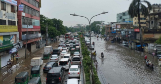 বৃষ্টির পর পানিতে টইটুম্বুর ঢাকা