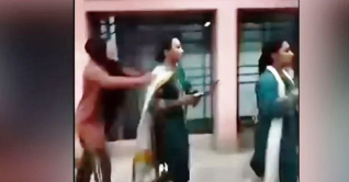 রোকেয়া হল থেকে ছাত্রলীগ নেত্রীদের বের করে দিল শিক্ষার্থীরা