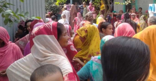 শিশুসহ একই পরিবারের ৪ জনের ঝুলন্ত মরদেহ উদ্ধার শিশুসহ একই পরিবারের ৪ জনের ঝুলন্ত মরদেহ উদ্ধার