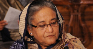 যে কারণে বাড়তি কাপড়ও নিতে পারেননি শেখ হাসিনা যে কারণে বাড়তি কাপড়ও নিতে পারেননি শেখ হাসিনা