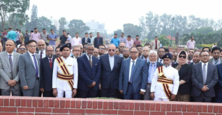 জাতীয় স্মৃতিসৌধ ও শহীদ মিনারে প্রধান বিচারপতির শ্রদ্ধা জাতীয় স্মৃতিসৌধ ও শহীদ মিনারে প্রধান বিচারপতির শ্রদ্ধা