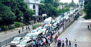 কারিগরি শিক্ষার্থীদের তেজগাঁও সড়ক অবরোধ, রাস্তায় তীব্র যানজট কারিগরি শিক্ষার্থীদের তেজগাঁও সড়ক অবরোধ, রাস্তায় তীব্র যানজট