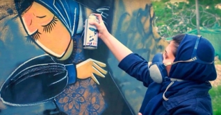 তালেবানের ভয়ে ছবি পুঁতে ফেলছেন আফগান শিল্পীরা