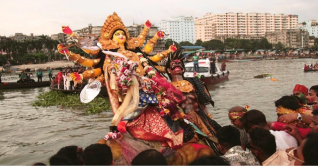 প্রতিমা বিসর্জনের মধ্য দিয়ে শেষ হচ্ছে দুর্গোৎসব প্রতিমা বিসর্জনের মধ্য দিয়ে শেষ হচ্ছে দুর্গোৎসব