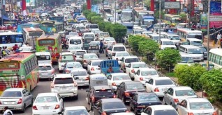 ছুটি শেষে রাজধানীতে বেড়েছে গাড়ির চাপ, তীব্র যানজট ছুটি শেষে রাজধানীতে বেড়েছে গাড়ির চাপ, তীব্র যানজট