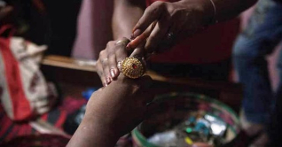 তাপসী হিজড়ার কবজি কেটে দিলো প্রেমিক! তাপসী হিজড়ার কবজি কেটে দিলো প্রেমিক!