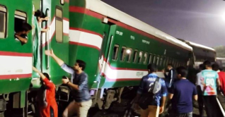 লাইনচ্যুত পঞ্চগড় এক্সপ্রেসের ৬ বগি, মধ্যরাতে ভোগান্তিতে যাত্রীরা লাইনচ্যুত পঞ্চগড় এক্সপ্রেসের ৬ বগি, মধ্যরাতে ভোগান্তিতে যাত্রীরা