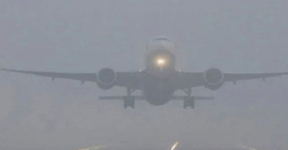 ঘন কুয়াশায় উড়োজাহাজ ওঠানামায় বিঘ্ন ঘন কুয়াশায় উড়োজাহাজ ওঠানামায় বিঘ্ন