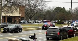 যুক্তরাষ্ট্রের স্কুলে বন্দুক হামলা, নিহত ৩ যুক্তরাষ্ট্রের স্কুলে বন্দুক হামলা, নিহত ৩