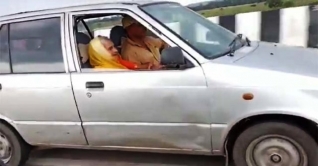 দুরন্ত গতিতে গাড়ি চালাচ্ছেন ৯৫ বছরের বৃদ্ধা!