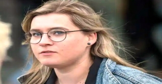 অ্যাঞ্জেলা মার্কেলের ৩০ বছরের দুর্গে ২৭ বছর বয়সি আনা