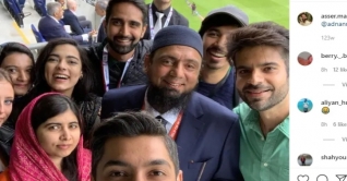 ক্রিকেট মাঠেই মালিকের সঙ্গে ঘনিষ্ঠতা বাড়ে মালালার ক্রিকেট মাঠেই মালিকের সঙ্গে ঘনিষ্ঠতা বাড়ে মালালার