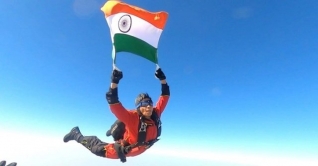 বিজয় দিবসের প্যারেডে ভারতীয় যে নারী প্যারাট্রুপার অংশ নেবেন বিজয় দিবসের প্যারেডে ভারতীয় যে নারী প্যারাট্রুপার অংশ নেবেন