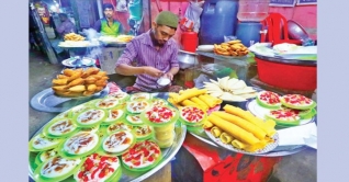 রাজধানীতে শীতের পিঠা বিক্রির ধুম রাজধানীতে শীতের পিঠা বিক্রির ধুম