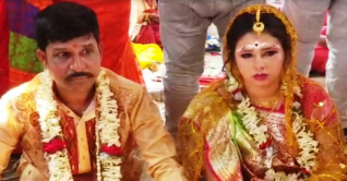 ঘটা করে পুত্রবধূর বিয়ে দিলেন শ্বশুরবাড়ির লোকজন!