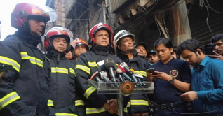 চকবাজারের আগুন নিয়ন্ত্রণে চকবাজারের আগুন নিয়ন্ত্রণে