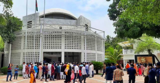 বঙ্গবন্ধুর সমাধি কমপ্লেক্সে  ৩দিন দর্শনার্থীদের প্রবেশ নিষেধ