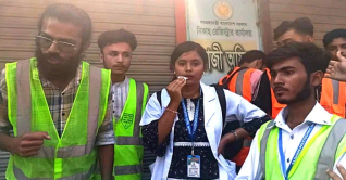 বিদ্যুতের খুঁটিতে বেঁধে ২ নারীকে নির্যাতন বিদ্যুতের খুঁটিতে বেঁধে ২ নারীকে নির্যাতন