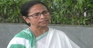 ওমর-মেহবুবারা জঙ্গি নন : মমতা ওমর-মেহবুবারা জঙ্গি নন : মমতা