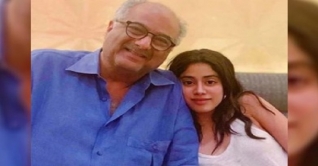 বাবার প্রযোজনায় ‘বম্বে গার্ল’-এ জাহ্নবী