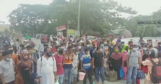 শিমুলিয়া ঘাটে পারাপারের অপেক্ষায় কয়েক হাজার যাত্রী