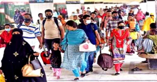 রাজধানীতে ফিরতে শুরু করেছেন কর্মজীবী মানুষ রাজধানীতে ফিরতে শুরু করেছেন কর্মজীবী মানুষ