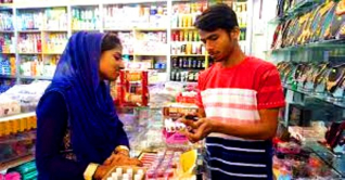 ঈদের কেনাকাটায় নারীরা ছুটছেন প্রসাধনীর দোকানে ঈদের কেনাকাটায় নারীরা ছুটছেন প্রসাধনীর দোকানে