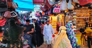 পুরোনো রূপে ফিরছে নিউ মার্কেট পুরোনো রূপে ফিরছে নিউ মার্কেট