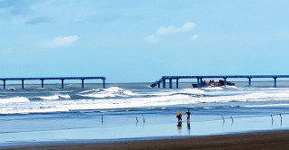 ঘূর্ণিঝড়ের প্রভাবে ভেঙে গেলো ইনানী জেটি ঘূর্ণিঝড়ের প্রভাবে ভেঙে গেলো ইনানী জেটি