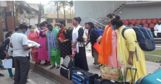 ভারতে পাচার হওয়া ৮ নারী ফিরলেন দেশে