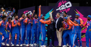 ঘূর্ণিঝড় ‘বেরিলে’ আটকা পড়ল ভারতের বিশ্বকাপজয়ী দল 