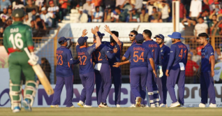 বাংলাদেশকে বিধ্বস্ত করে হোয়াইটওয়াশ এড়াল ভারত বাংলাদেশকে বিধ্বস্ত করে হোয়াইটওয়াশ এড়াল ভারত