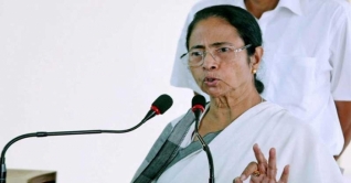 গান্ধীজির হত্যাকারীরা সাধু সেজে বড় কথা বলছে: মমতা গান্ধীজির হত্যাকারীরা সাধু সেজে বড় কথা বলছে: মমতা