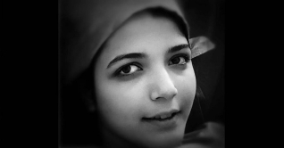 এবার স্কুলছাত্রীকে পিটিয়ে মারল ইরানের নিরাপত্তা বাহিনী এবার স্কুলছাত্রীকে পিটিয়ে মারল ইরানের নিরাপত্তা বাহিনী