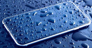 স্মার্টফোন বৃষ্টিতে ভিজে গেলে চটজলদি করণীয় স্মার্টফোন বৃষ্টিতে ভিজে গেলে চটজলদি করণীয়