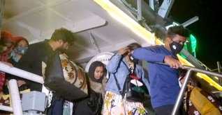 ১৪ ঘণ্টা সমুদ্রে ভেসে সেন্টমার্টিন থেকে ফিরল জাহাজ