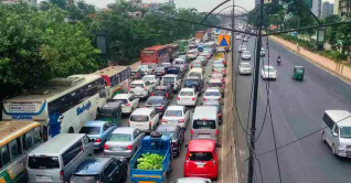 গাড়ির চাকা ঘুরছে না ঢাকায়