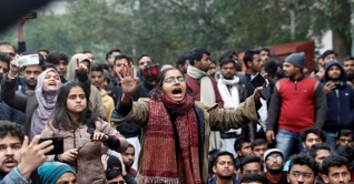 শিক্ষার্থীদের গোপনাঙ্গে লাথি পুলিশের, ছেঁড়া হলো হিজাব শিক্ষার্থীদের গোপনাঙ্গে লাথি পুলিশের, ছেঁড়া হলো হিজাব
