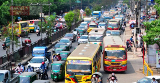 ঢাকা ছাড়ছেন ঘরমুখো মানুষ, রাজধানীজুড়ে যানজট ঢাকা ছাড়ছেন ঘরমুখো মানুষ, রাজধানীজুড়ে যানজট