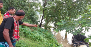 দুই মেয়েকে নিয়ে নদীতে ঝাঁপ দিলেন মা