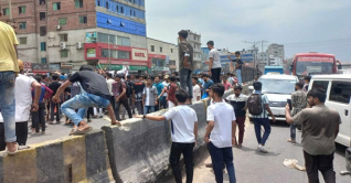 ঢাকা-চট্টগ্রাম মহাসড়ক বন্ধ, ভোগান্তিতে মানুষ